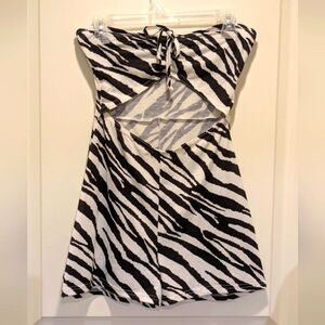 $5 Item! EUC Pretty Little Thing 8 Zebra Print Tie Front Cutout Romper Jumpsuit